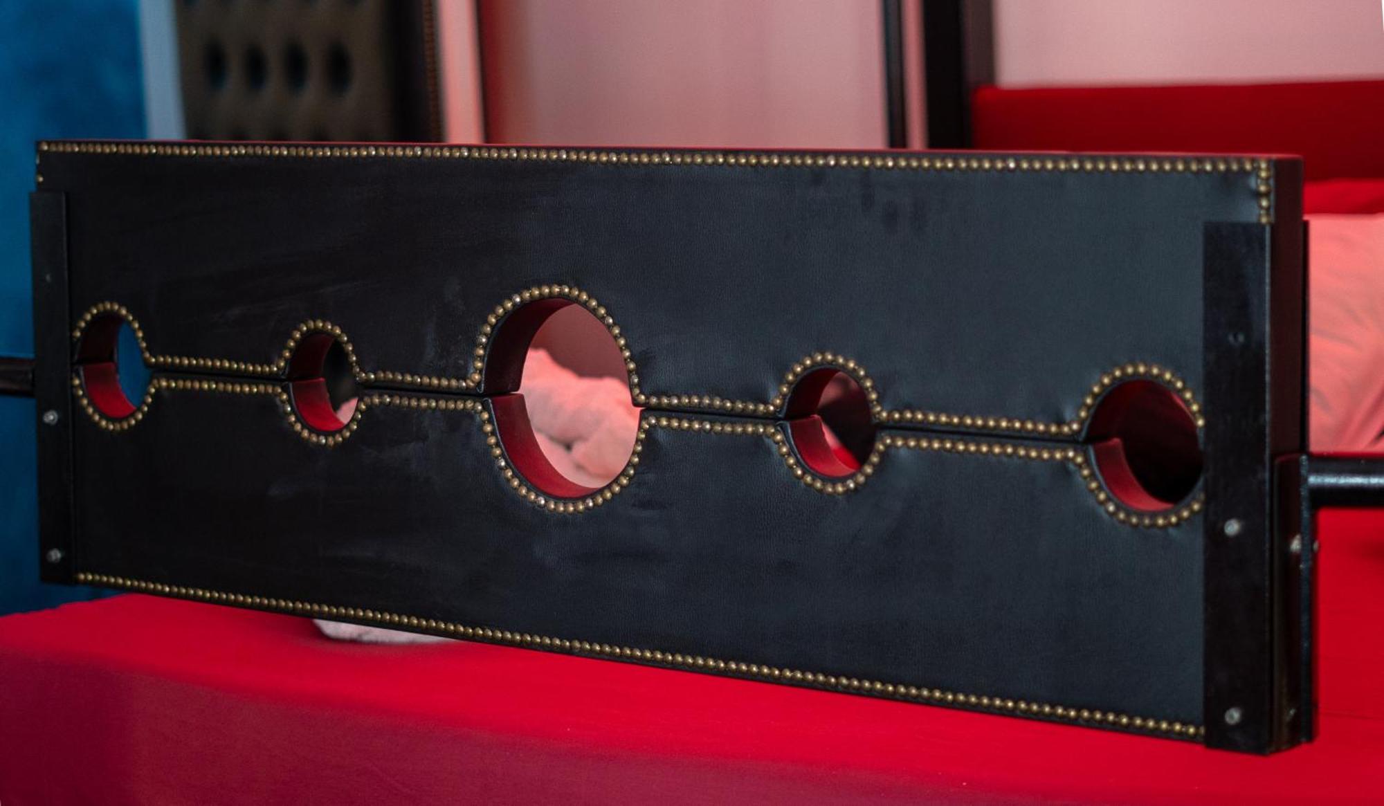 Suite Luxury Bdsm Рим Екстериор снимка