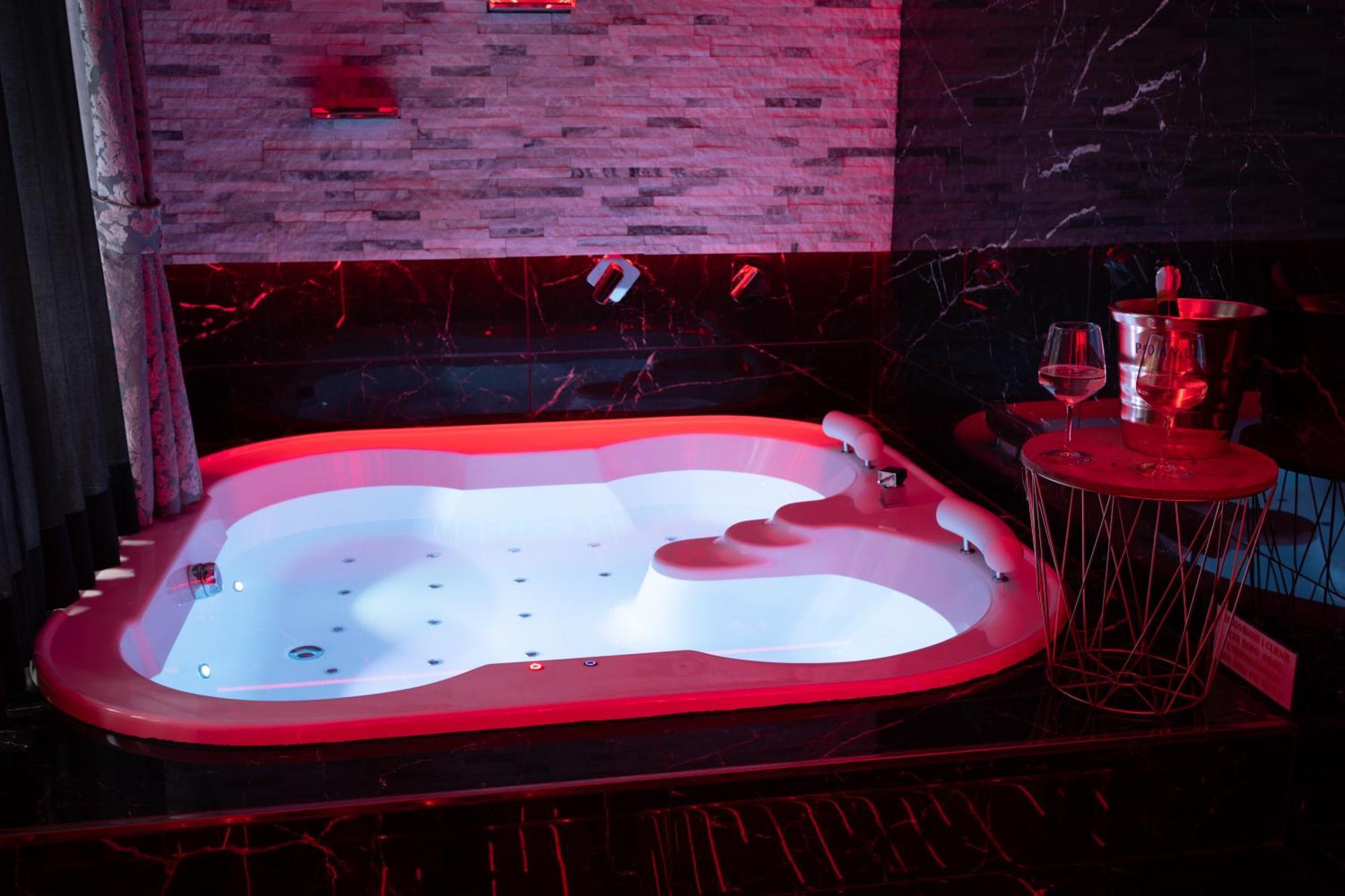 Suite Luxury Bdsm Рим Екстериор снимка